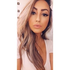 Meet your Posher, Carla